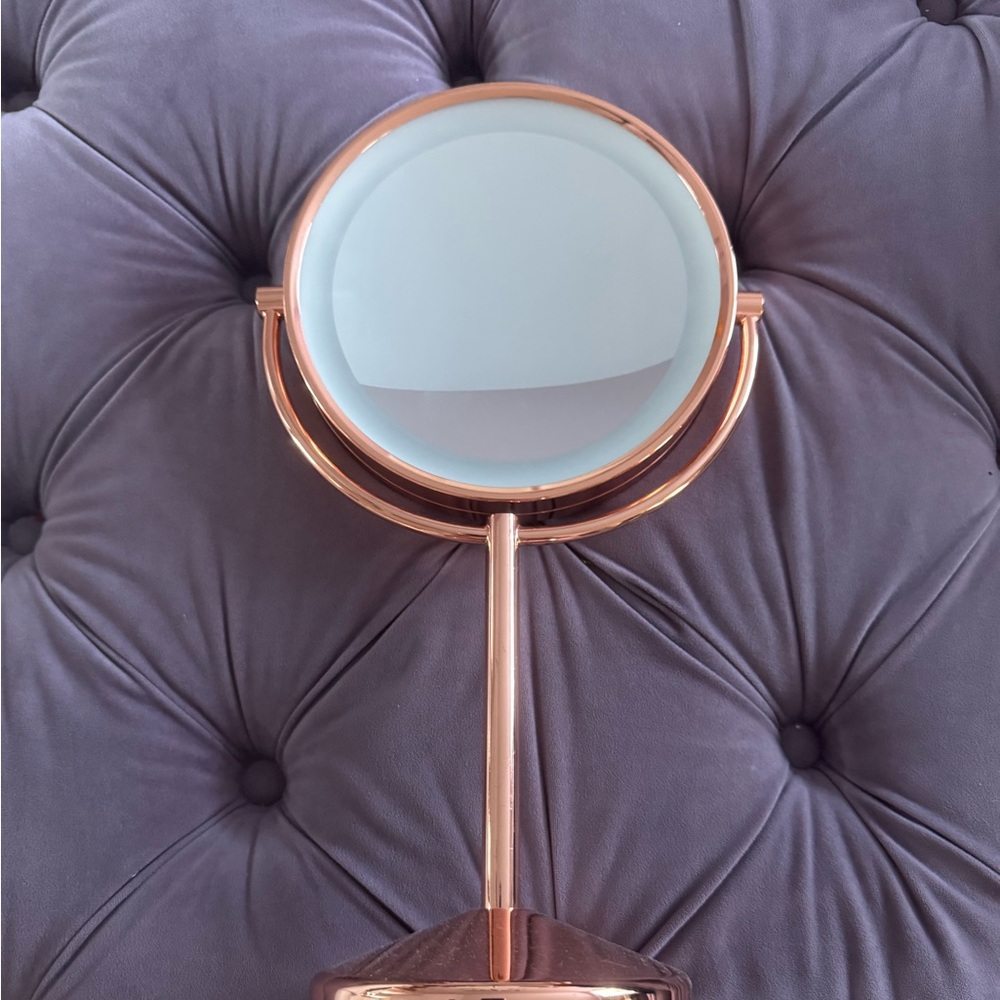 light up mirror in perfect condition!